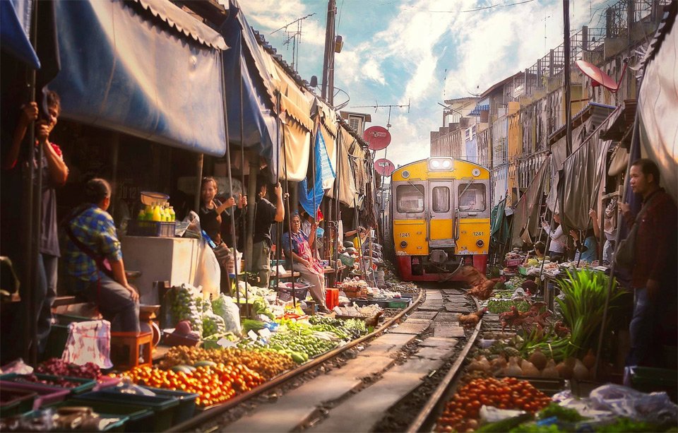 Transfer from Bangkok to Kanchanaburi via Mae Klong market and Damnoen Saduak Floating Market