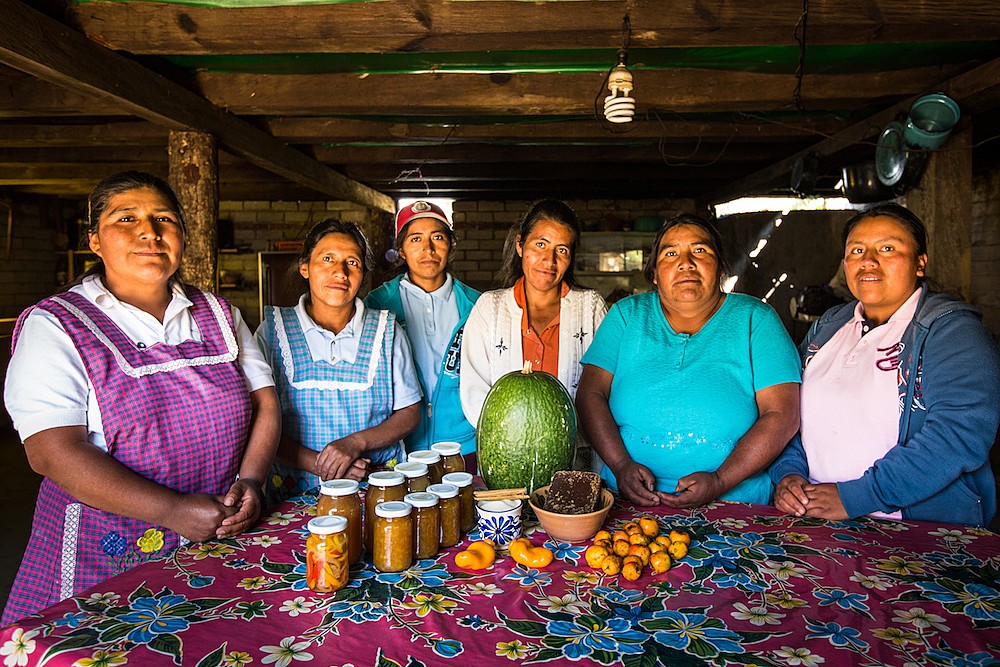 Making Latuvi jam