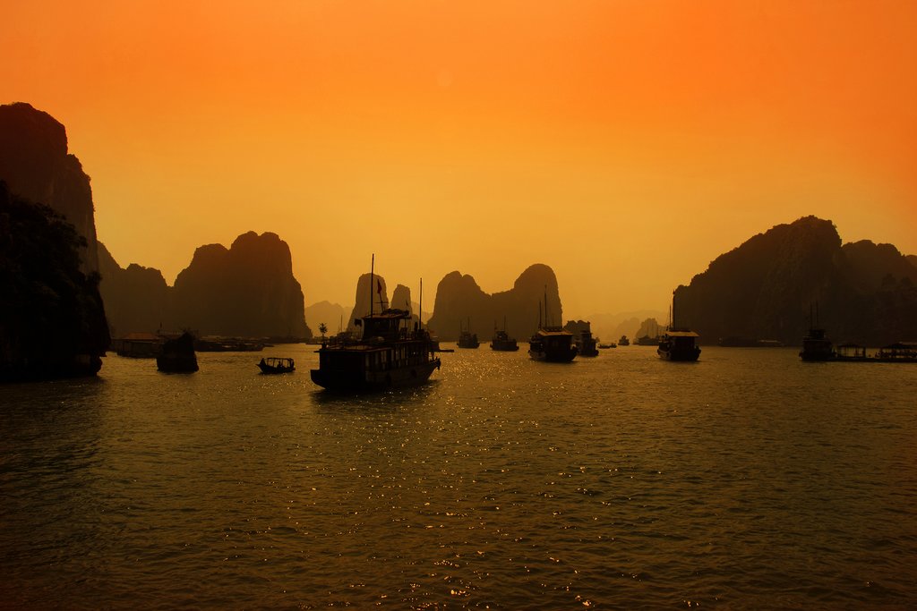 Sunrise over Hạ Long Bay