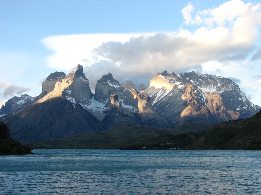 Lake Nordenskjöld and nearby mountains