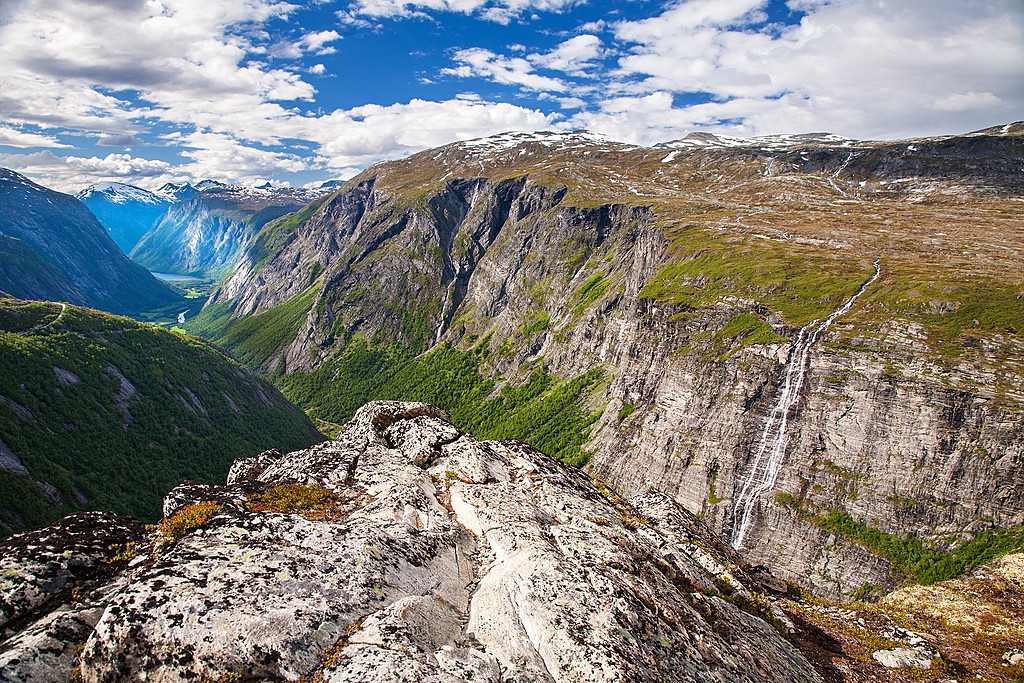 A view of the Aurstaupet waterfall on this route