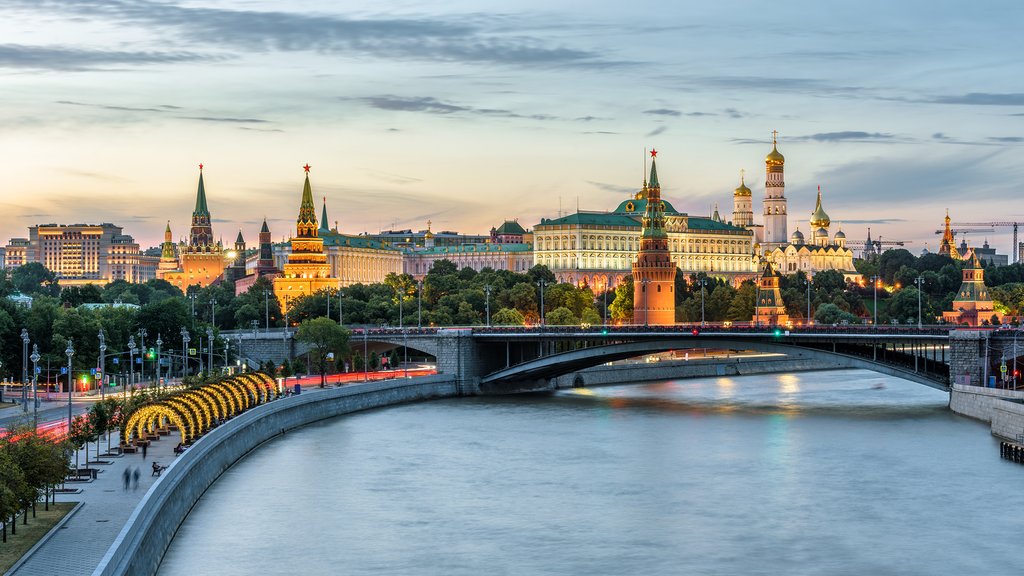 The Kremlin lights up at night