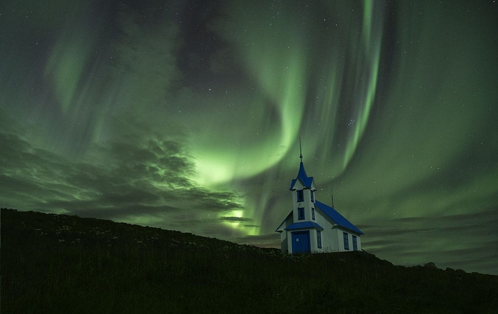 Northern Lights over Kirkjubær Guesthouse in Stöðvarfjörður (photo courtesy of Kirkjubær Guesthouse)