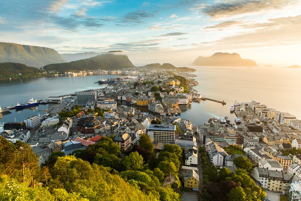 Spend the day in Ålesund