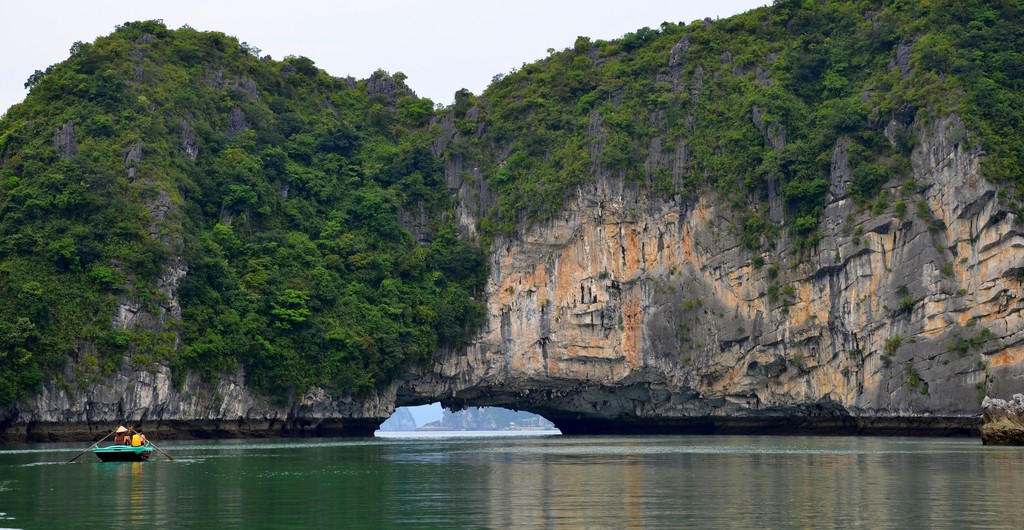 Bai Tu Long Bay