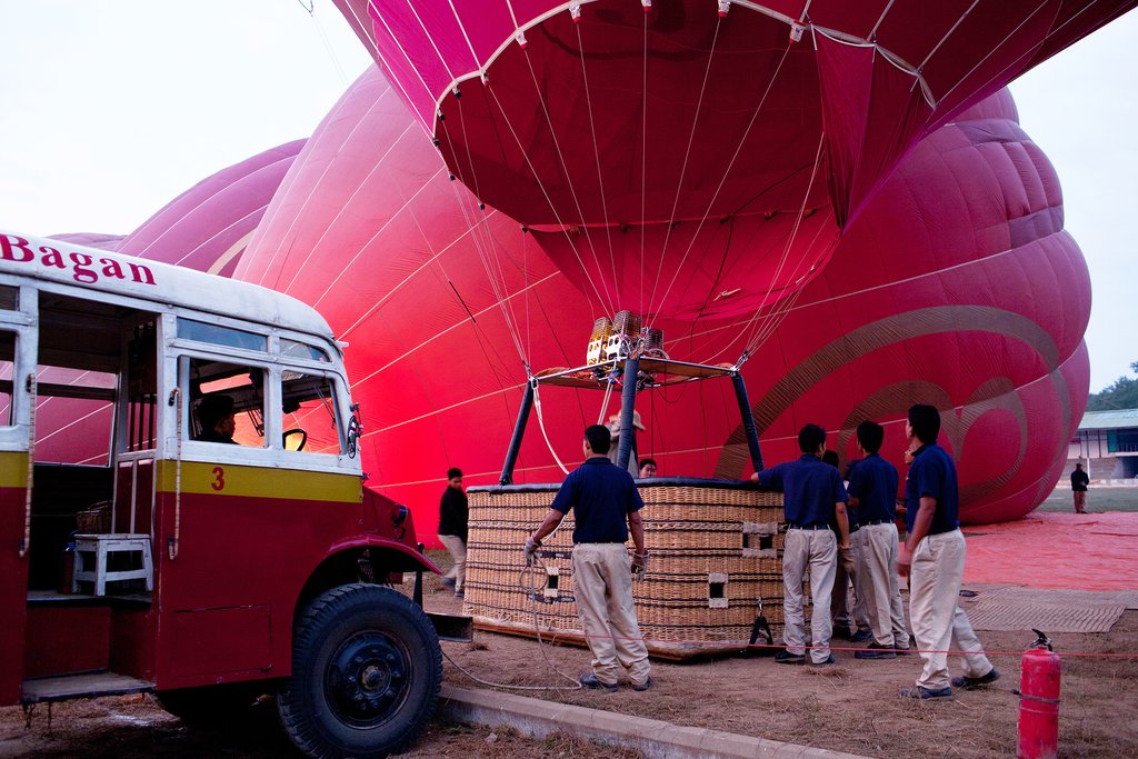Hot air balloon basket
