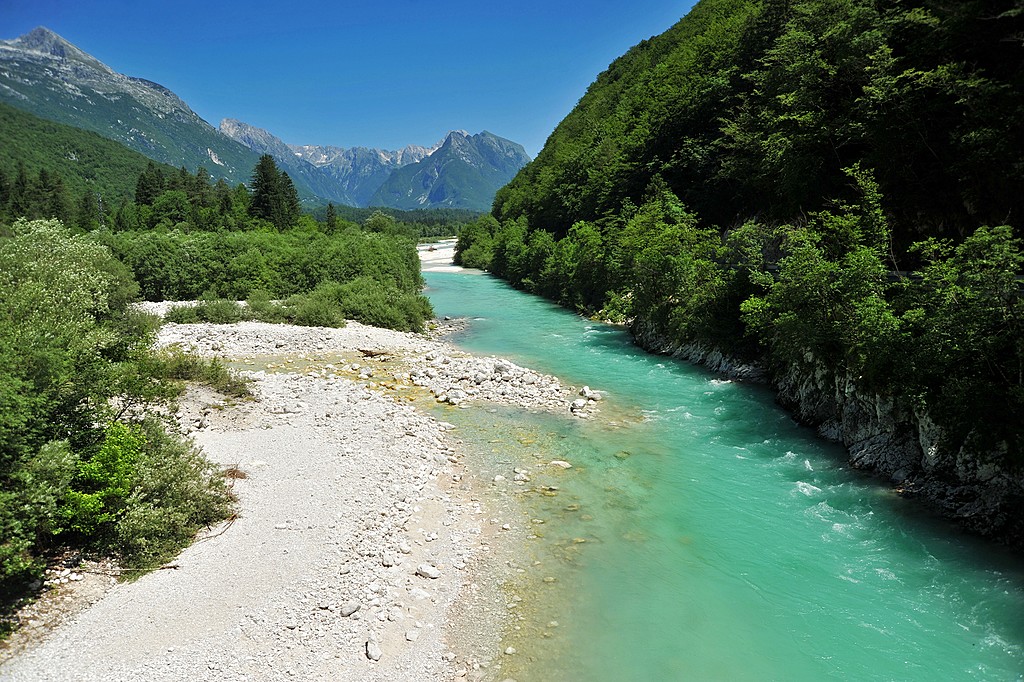 Keep an eye out for the brightly-hued Soça River along the route