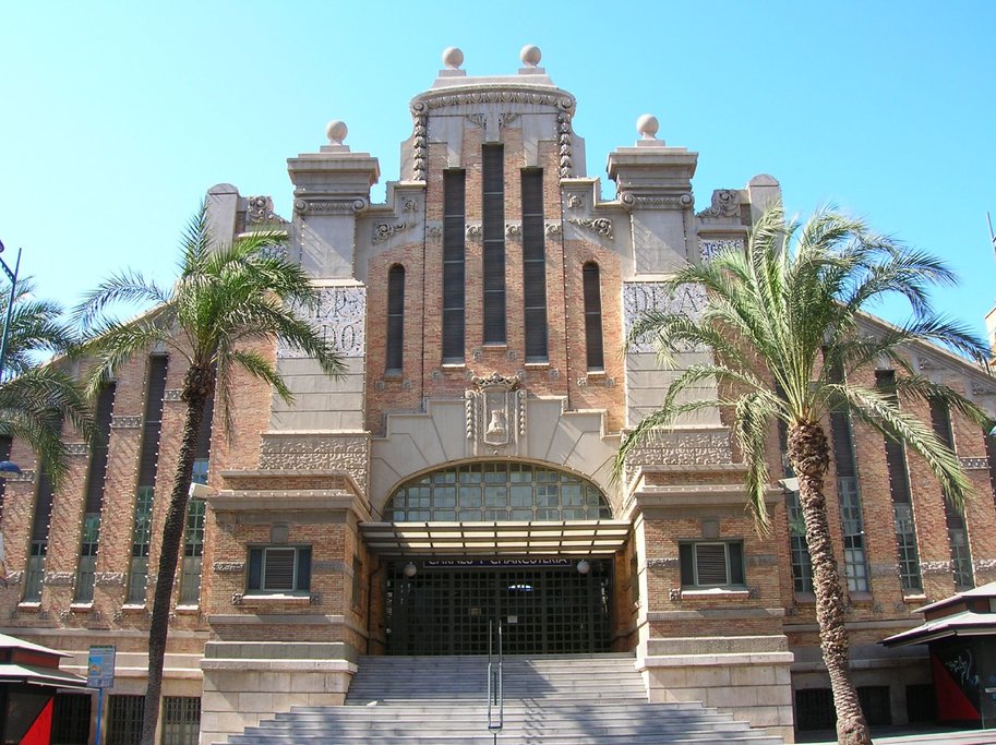 The bustling Alicante Market.