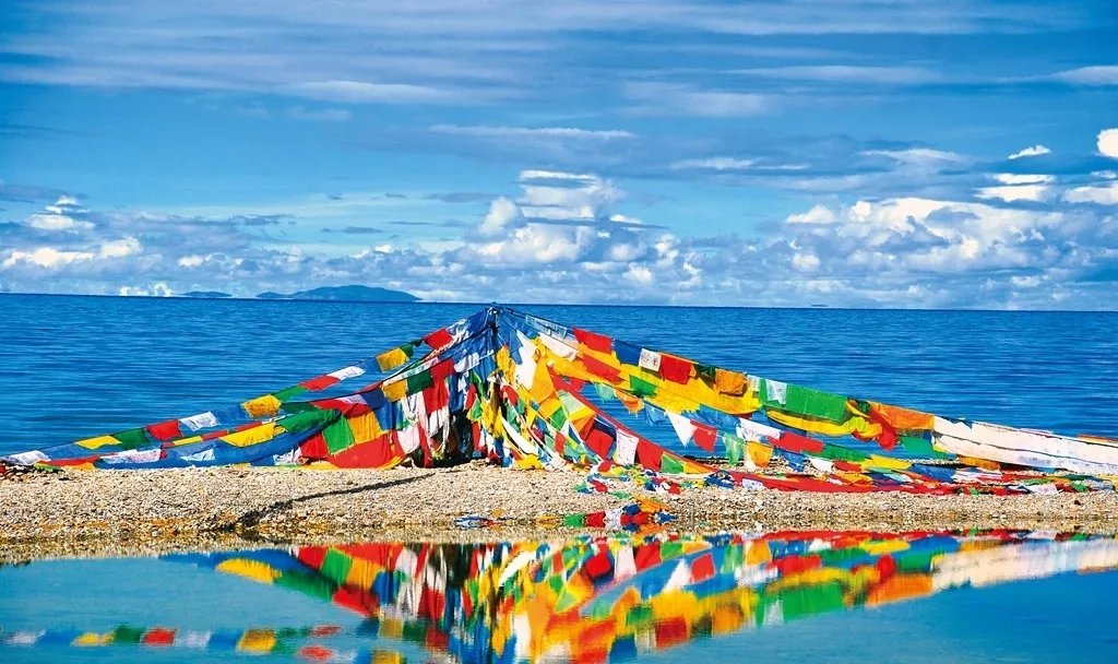 Yamdrok Lake