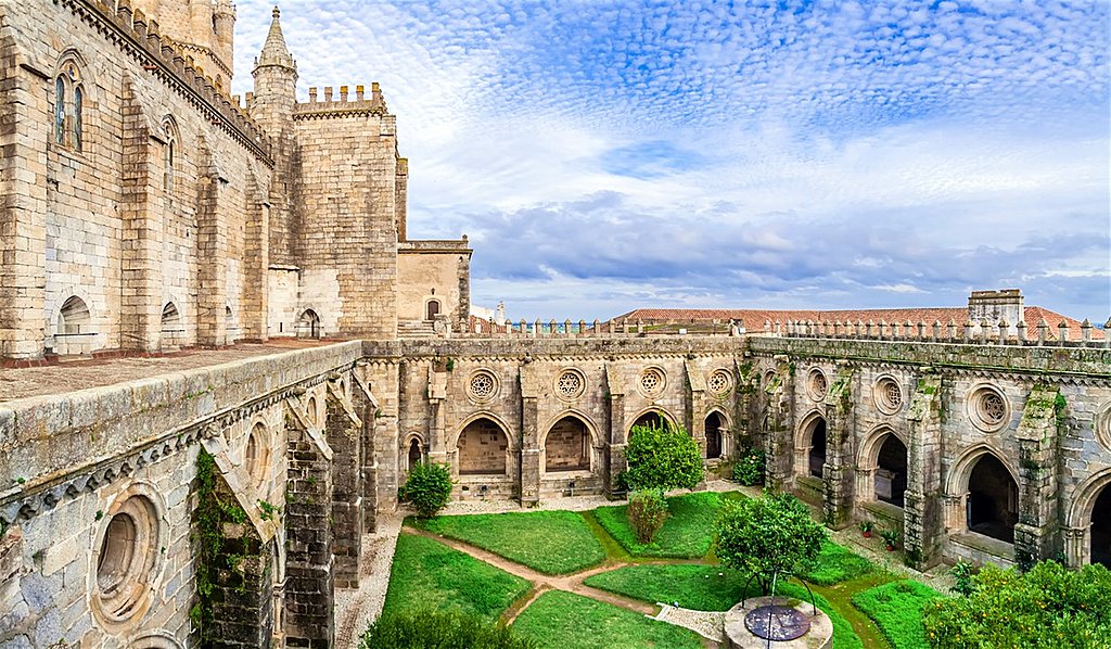 Évora's medieval architecture