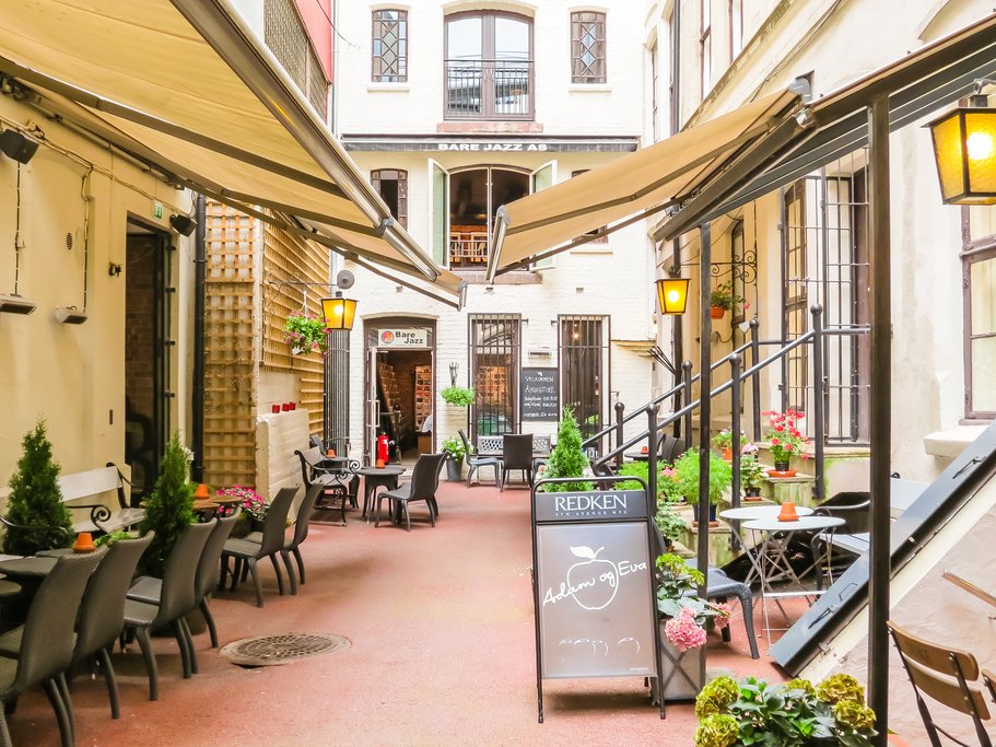 Charming alleyways and outdoor cafés