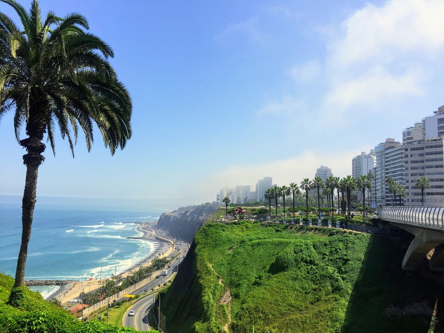 Miraflores Boardwalk overlooking South Pacific, Lima, Peru