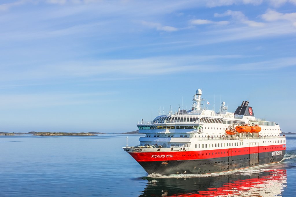 Have breakfast on the Hurtigruten as you pull into Florø