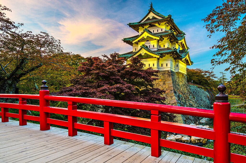 A Glimpse of Hirosaki: Hirosaki Castle and Park