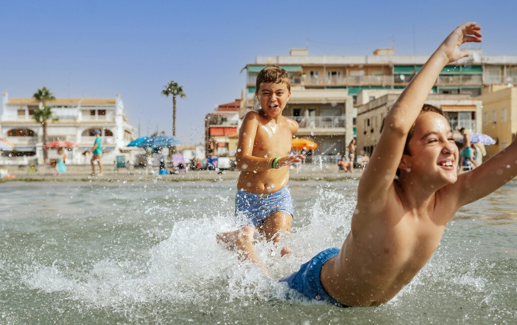 Kids on Postiguet Beach, in Alicante