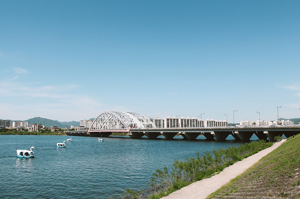 Half Day Cheongpyeongsa, Soyangho Lake and Dakgalbi Street Tour
