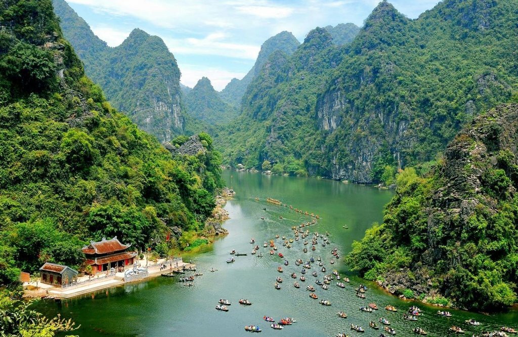 Boating along Vietnam waterways