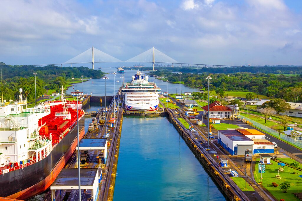 Miraflores Locks & Casco Viejo