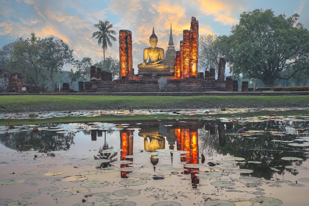 See the temple of Wat Mahathat on a private day trip to Ayutthaya