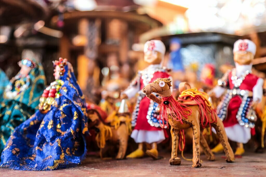 Set out on a treasure hunt through medinas and souks