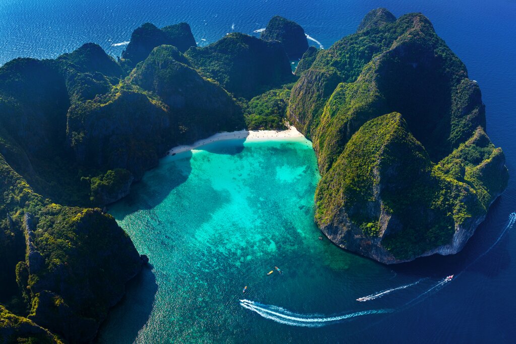 Swimming & Snorkeling on the Phi Phi Islands (Join speedboat)