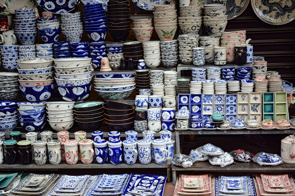 Bat Trang Village is located on the bank of the Red River in Gia Lam District, about 23 km from the center of Hanoi City.