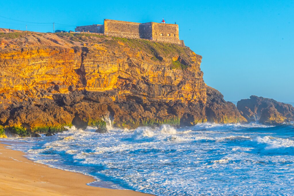 Nazaré's clifftop fort and lighthouse