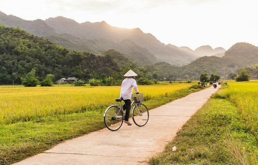 Cycle between rural villages in Mai Chau