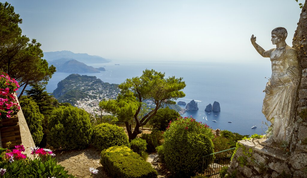 Wander Capri's chic streets