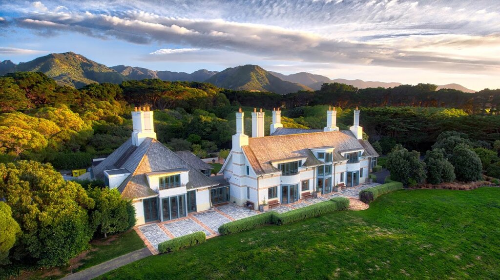 Stay in secluded bliss at historic farmstays and luxury lodges (photo courtesy of Wharekauhau)
