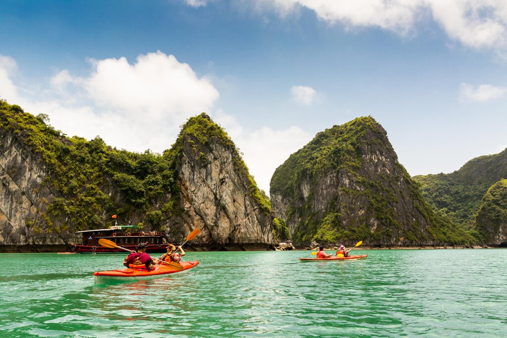 Lan Ha Bay - Viet Hai Village - Three Peaches Area (Peony cruise)