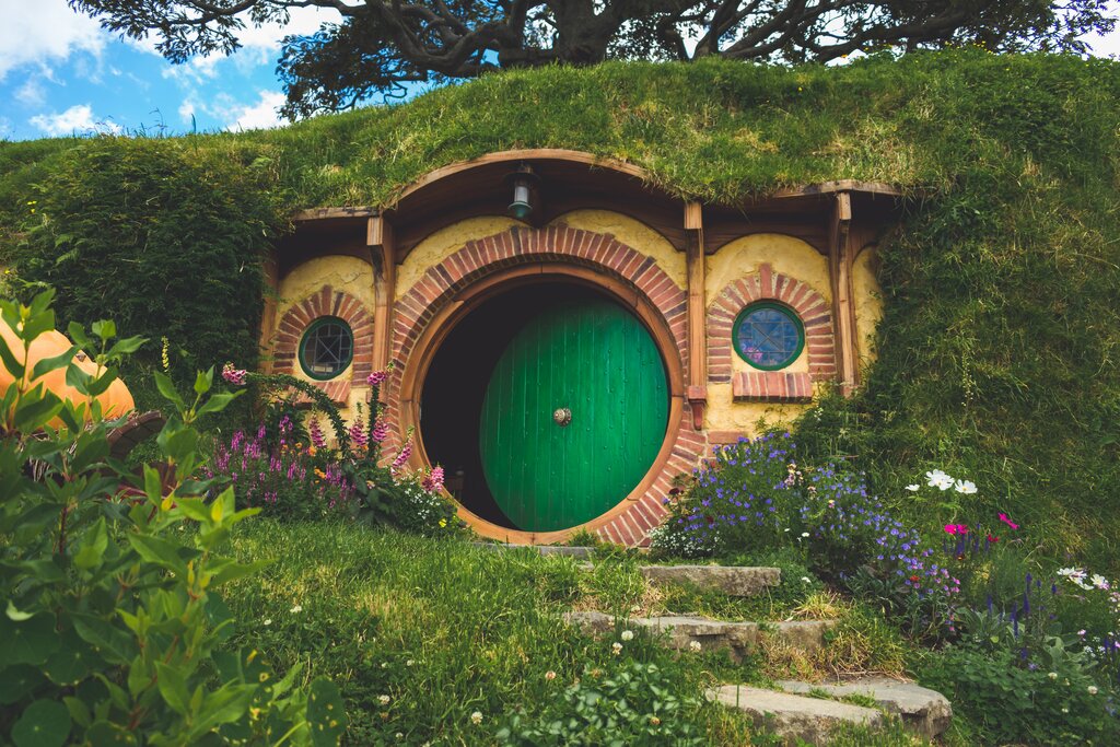Drive from Auckland to Rotorua via Waitomo Glowworm Caves and Hobbiton