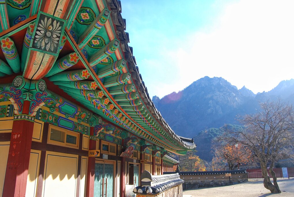 Sinheungsa Temple in Seoraksan National Park