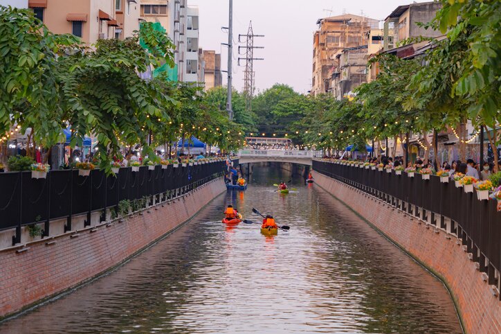 Explore Bangkok waterways by kayak