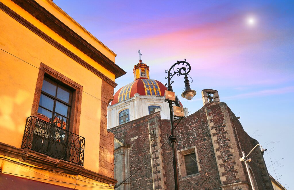 See Mexico City's origins, from Aztec ruins to Colonial palaces, in its vibrant Centro Histórico