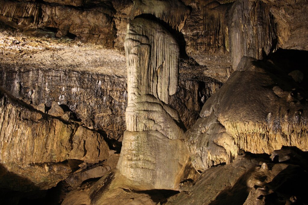 Calcite formations in Dunmore Cave