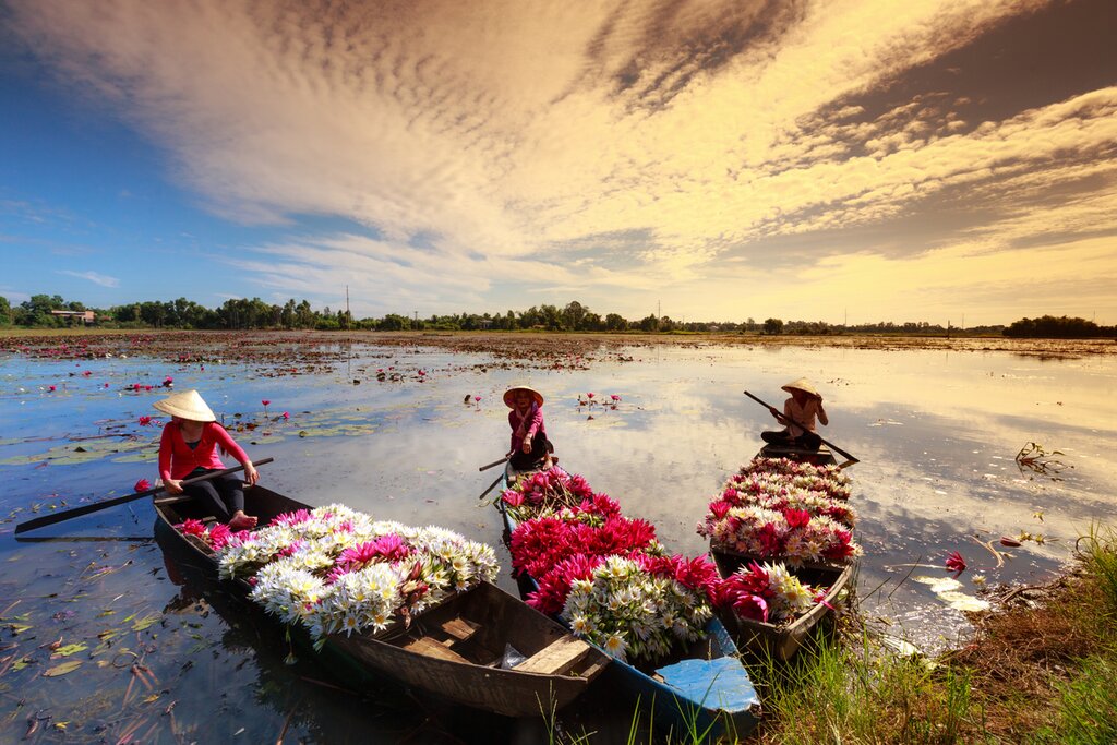 Experience traditional life on the Mekong River