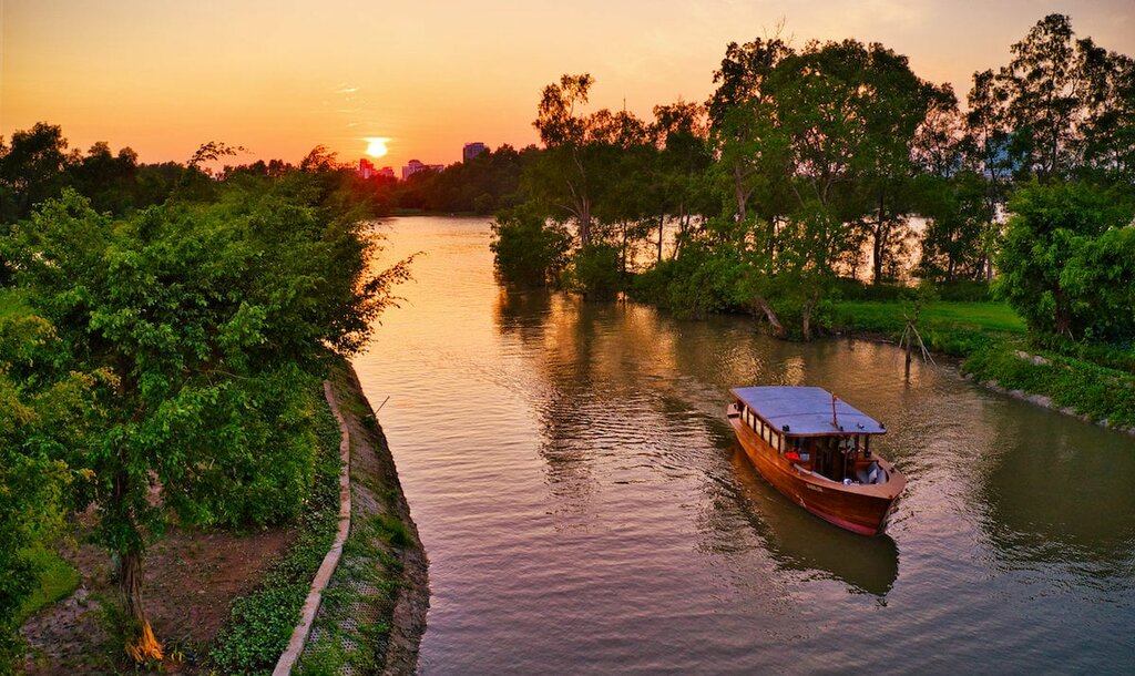 Sunset Cruise On Azerai Boat