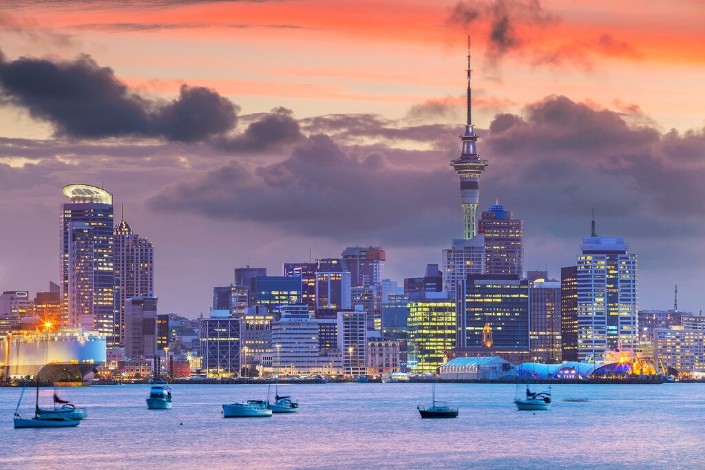 Auckland's beautiful setting between the Tasman Sea and Pacific Ocean
