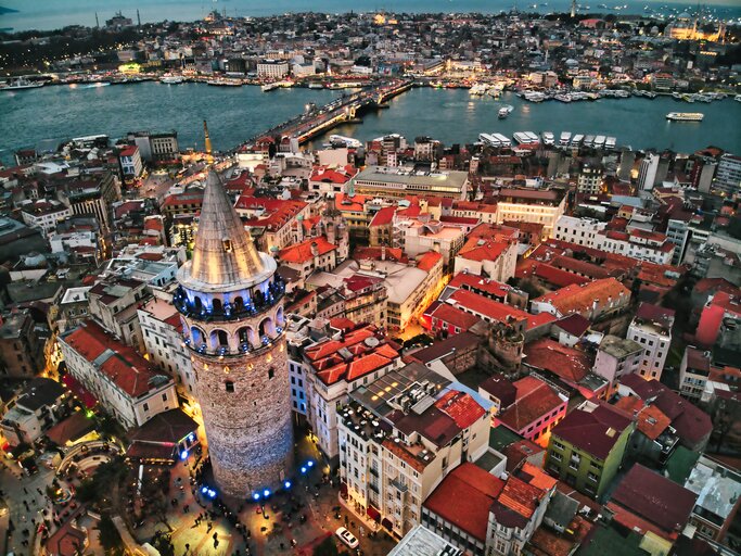 Eminönü Heritage Tour: Explore the Historical Bazaars and Ottoman Architectural Sites of Istanbul