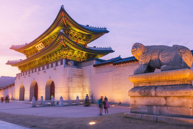 South Korea Family Adventure: Palaces, Volcanoes, Theme Parks & Street Food - 14 Days