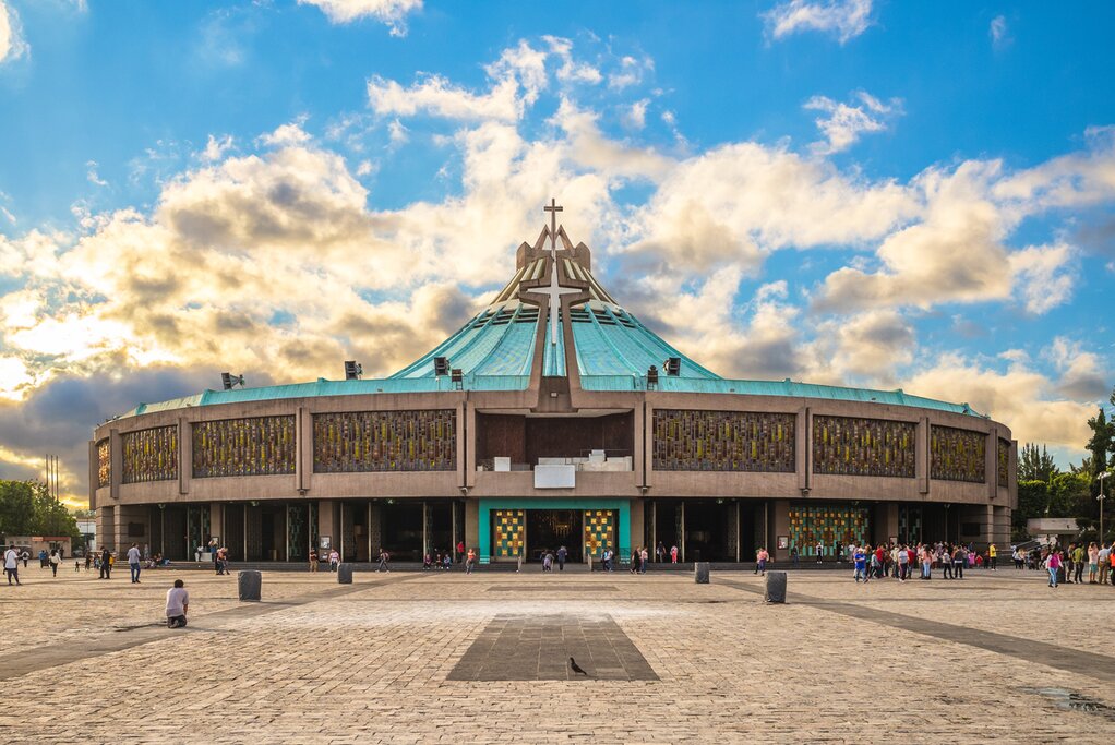 Visit the basilica of Santa Maria of Guadalupe