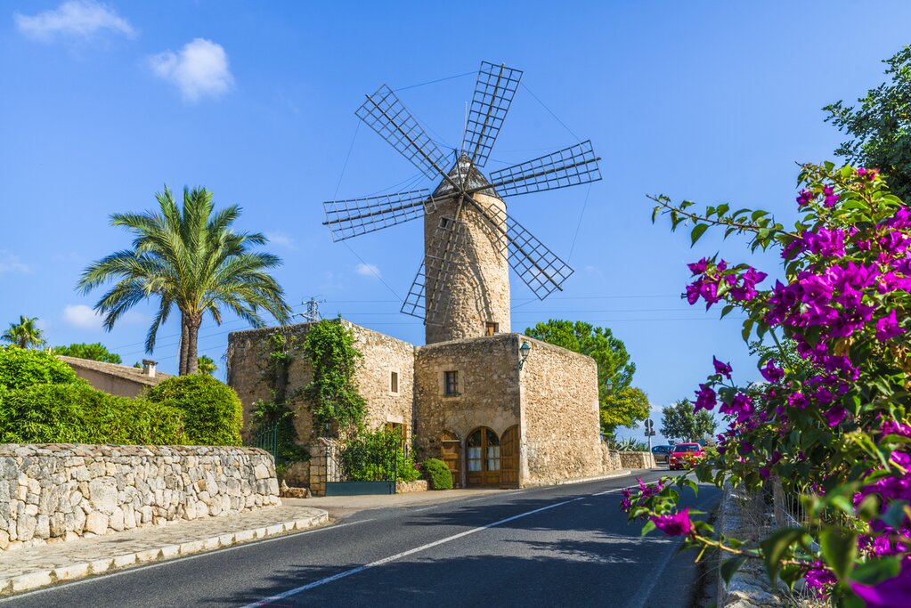 Discover the history of Mallorca's stone windmills
