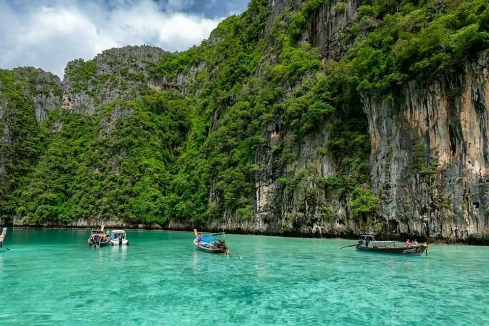 Full-Day Phi Phi Islands Tour by Speedboat