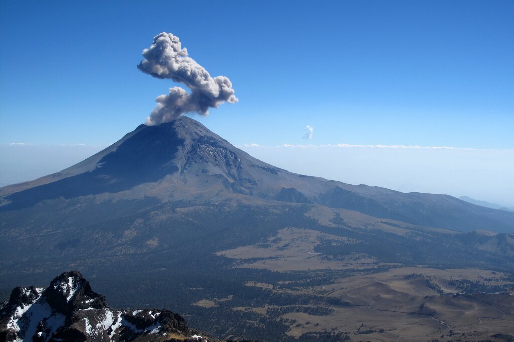Hike in the Iztaccíhuatl-Popocatépetl National Park