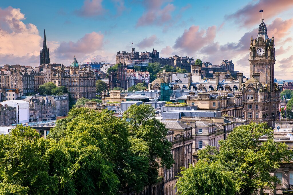 Cross into Scotland to tour the best of Edinburgh