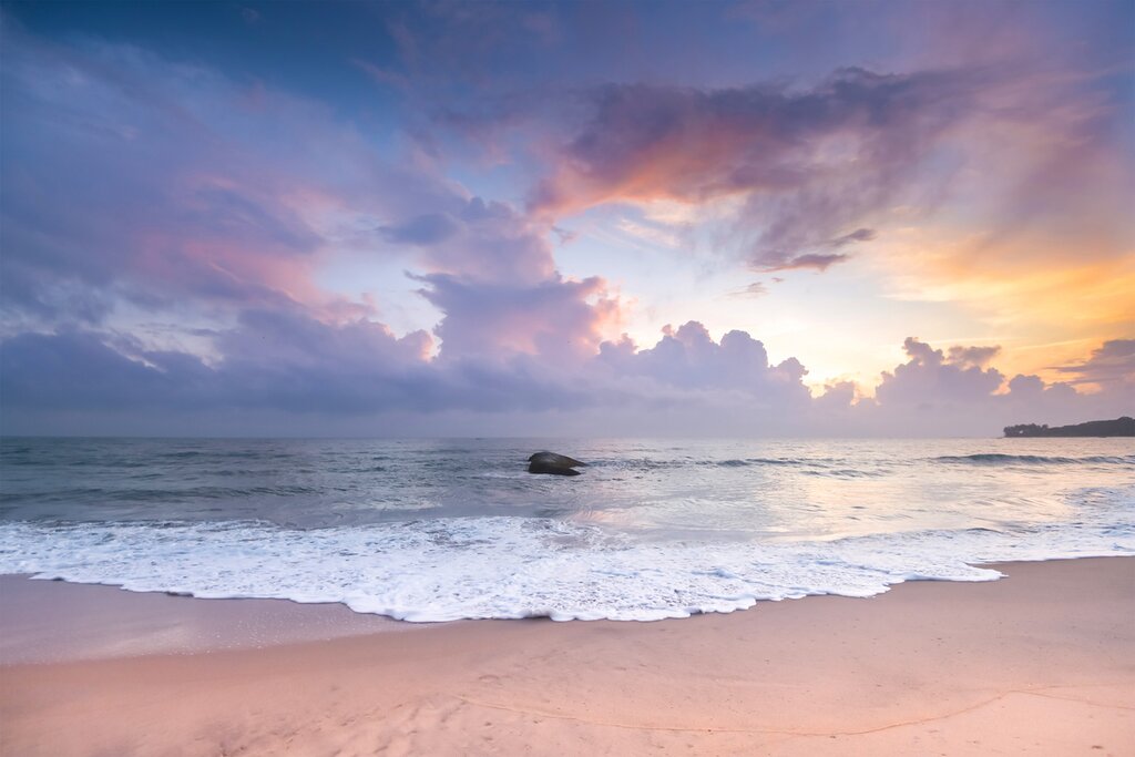 Sandy beach in Unawatuna