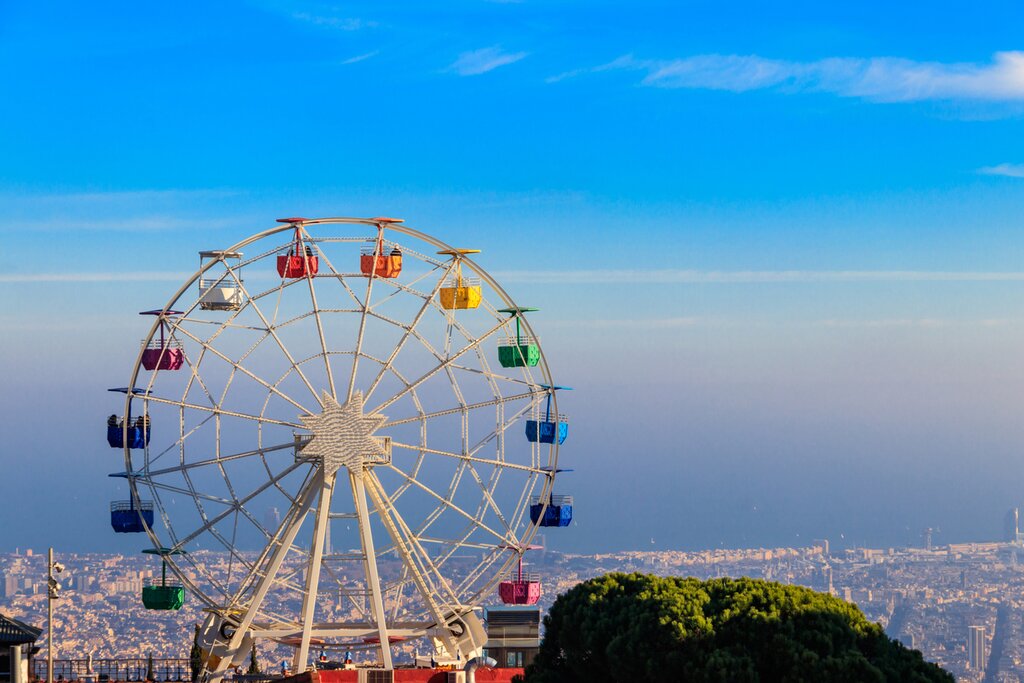 Barcelona has it all, including a Ferris wheel!