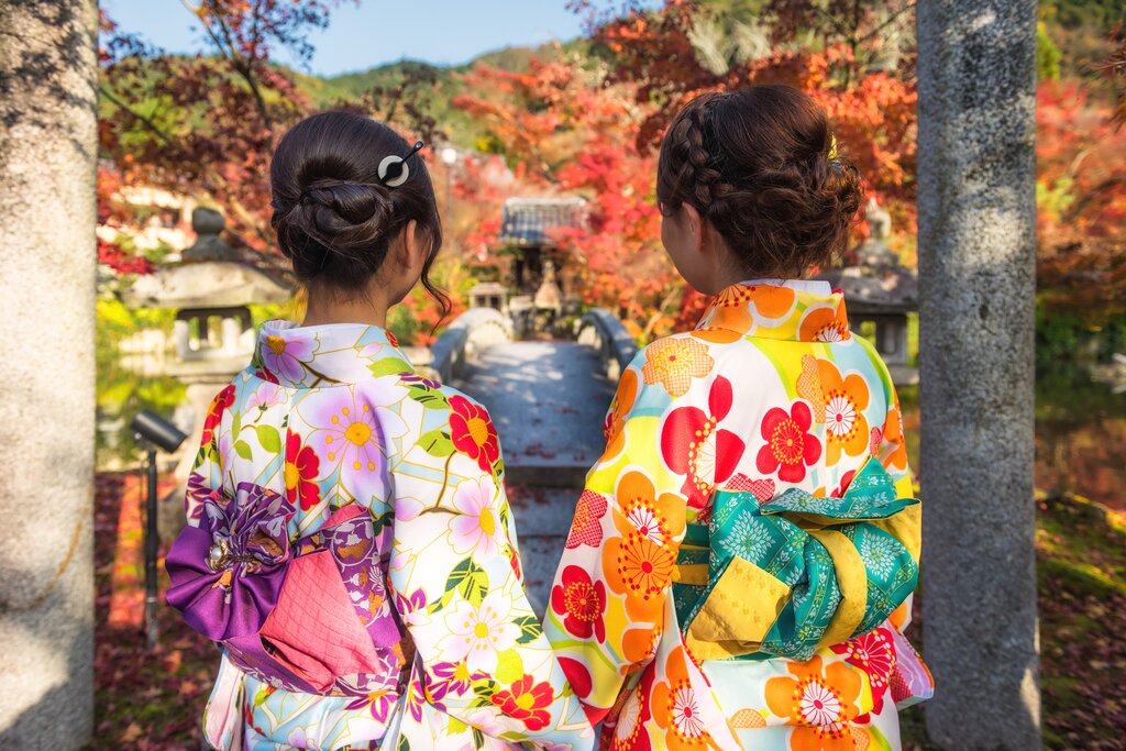 Two girls at the Tsuten-kyo Bride at Tofuku-ji temple in Kyoto