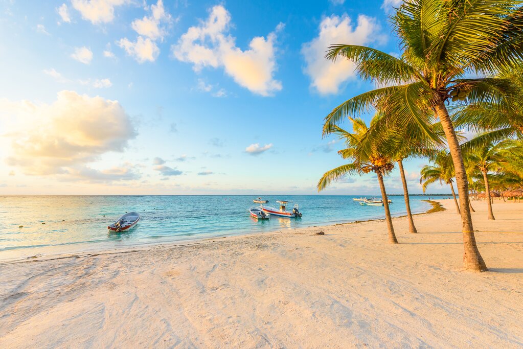 Sunri Sunrise at Akumal beach, paradise bay at Riviera Maya